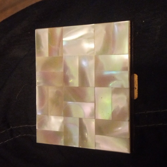 Mother of Pearl Compact - Picture 1 of 2